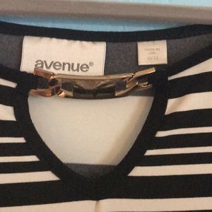 Avenue Tops - Avenue Black and White Shirt (Size: 30/32) Avenue Tops - Avenue Black and White Shirt (Size: 30/32)